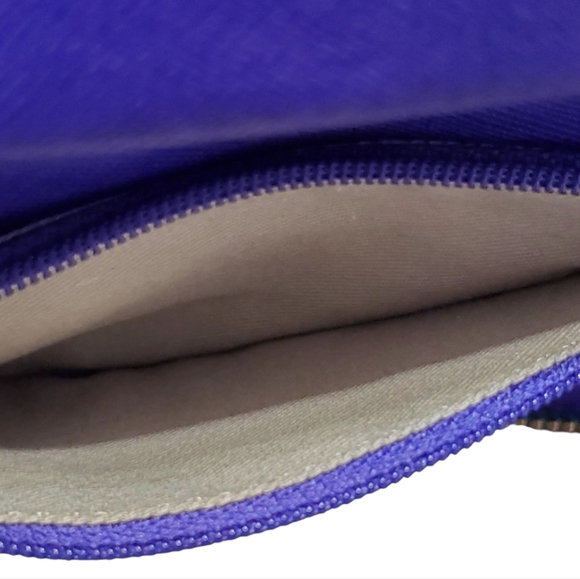 Talbots Women's Tiffany Blue Leather Zip Around Wallet With Heart Zipper Pull - Picture 7 of 8